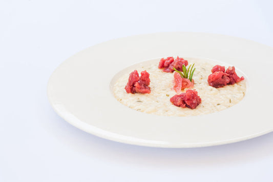 Risotto tra Nord e Sud, con rosmarino, battuta di fassone e cipolla di tropea caramellata