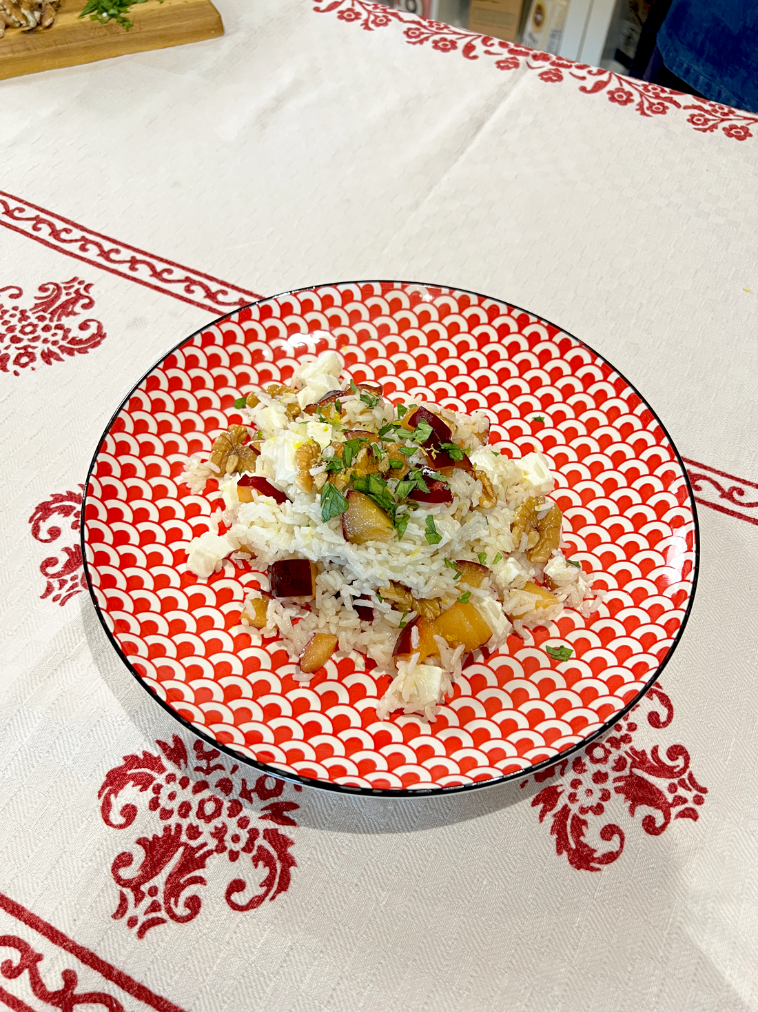 Insalata di Riso Apollo con Prugne, Feta, Noci e Prezzemolo