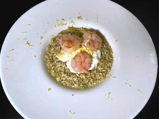 Risotto con Crema di Avocado, Burrata, Gamberi e Scorza di Limone — La Ricetta Fresca e Cremosa con il Carnaroli Gemma